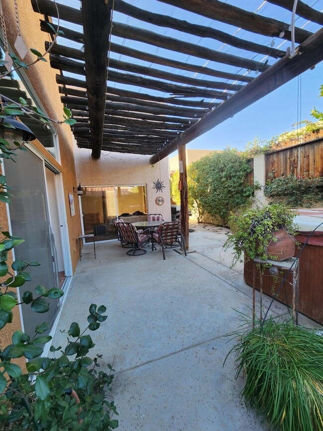 Building Photo - 54035 Avenida Martinez