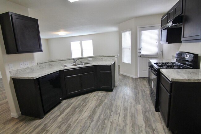 Foto del edificio - 5470 Quail Cove Ln