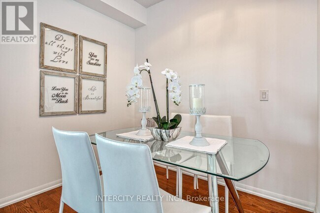 Photo du bâtiment - 800 Lawrence Ave W