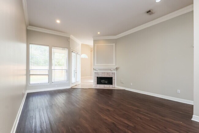 Foto del edificio - 5623 Evergreen Valley Dr