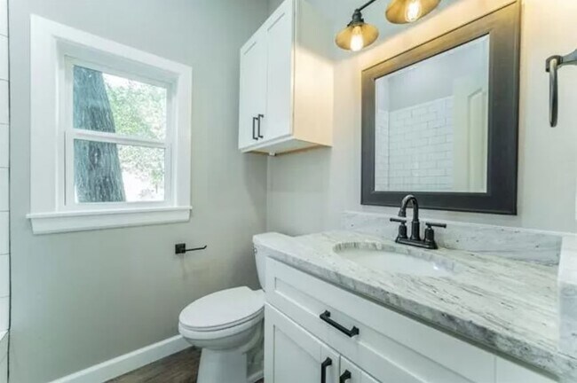 Foto del edificio - 710 N Rusk St