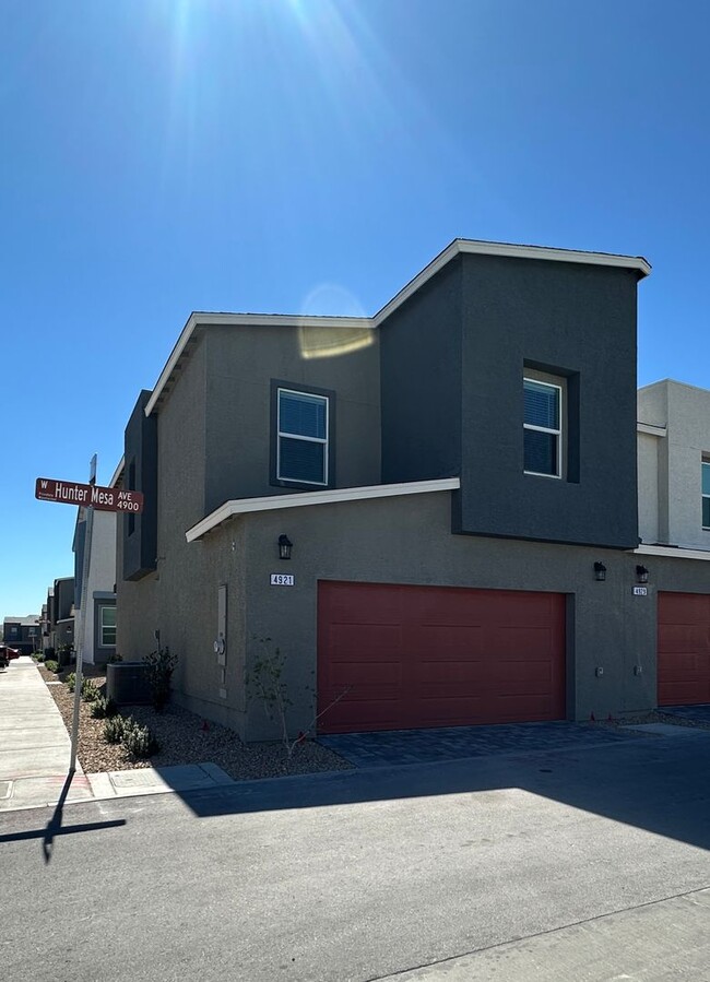 Building Photo - 4921 Hunter Mesa Ave