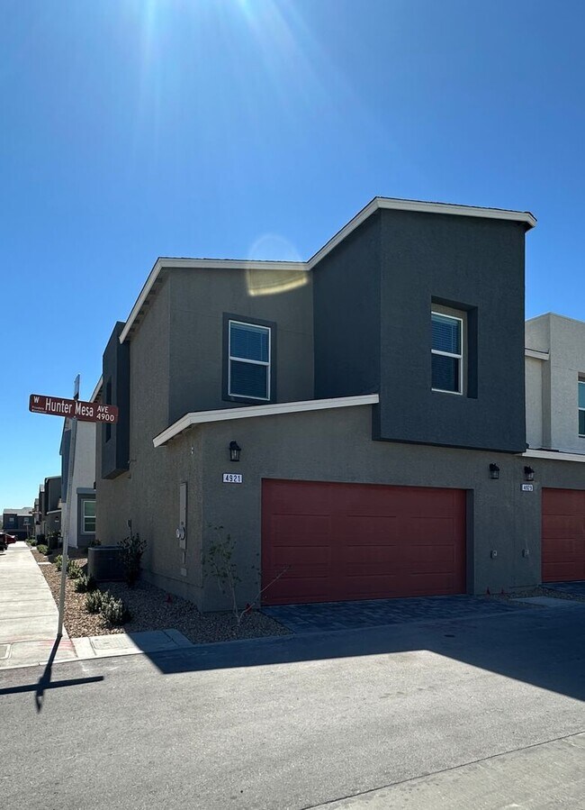 Foto del edificio - 4921 Hunter Mesa Ave
