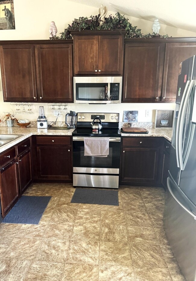 Building Photo - 2177 SE Dolphin Rd