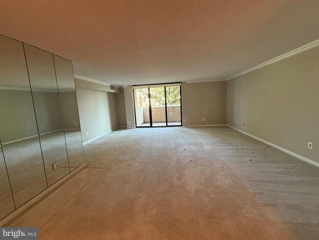 Building Photo - 1101 S Arlington Ridge Rd