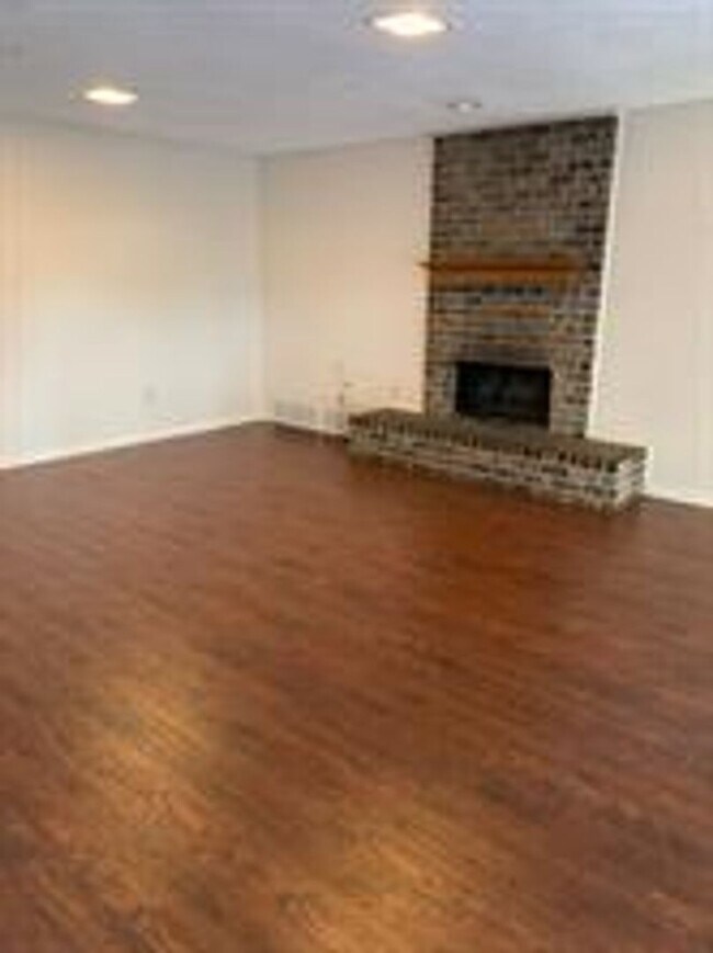 Foto del edificio - 6437-6439 Brookhaven Trail