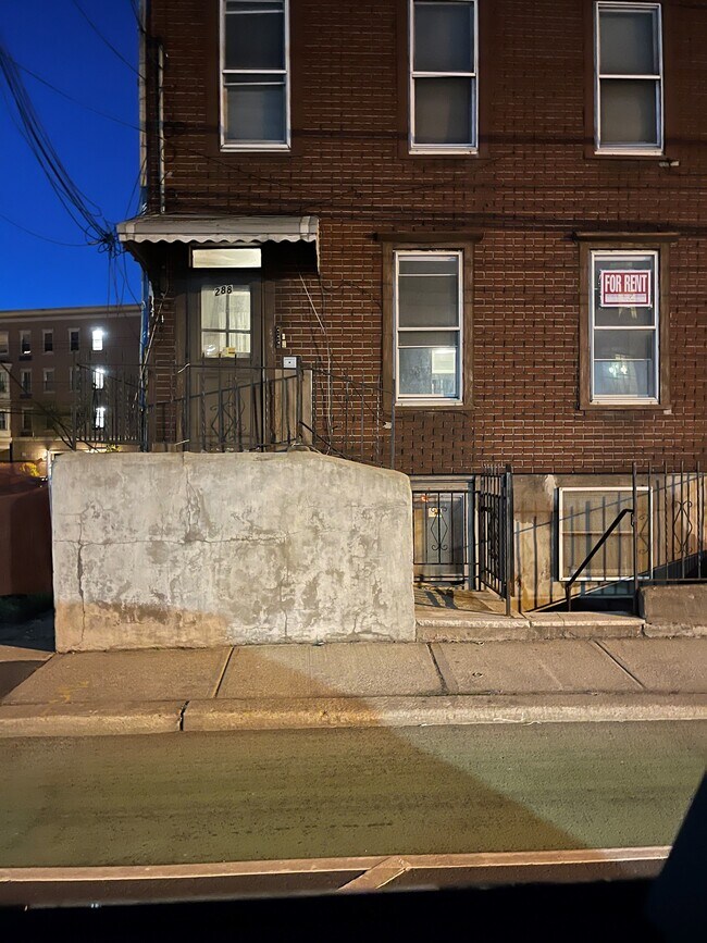 Building Photo - 288 Grand St