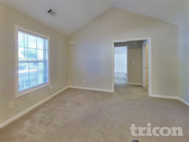 Building Photo - 410 Red Oak Ct