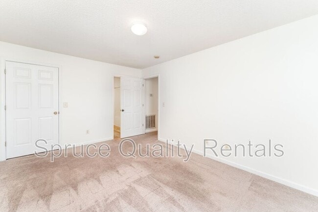 Building Photo - 7143 W Friendly Ave