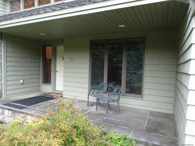 Building Photo - 11 Mahican Ct