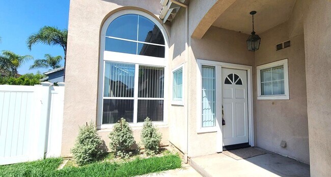 Foto del edificio - Single Family House - 4 Bedrooms + 2.5 Bat...