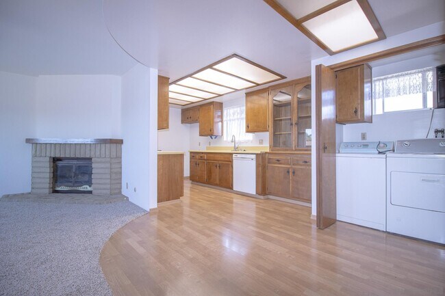 Building Photo - 2577 Buena Vista Ave