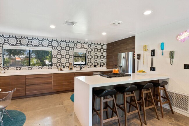 Building Photo - Stylish Fully Furnished Home in Palm Springs - Flexible lease terms