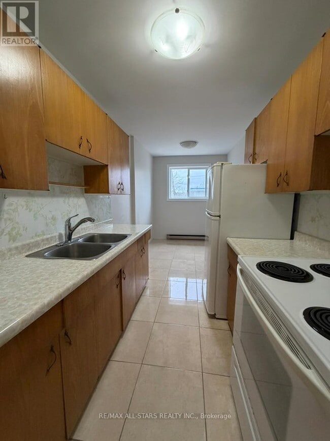 Building Photo - 73 Albert St