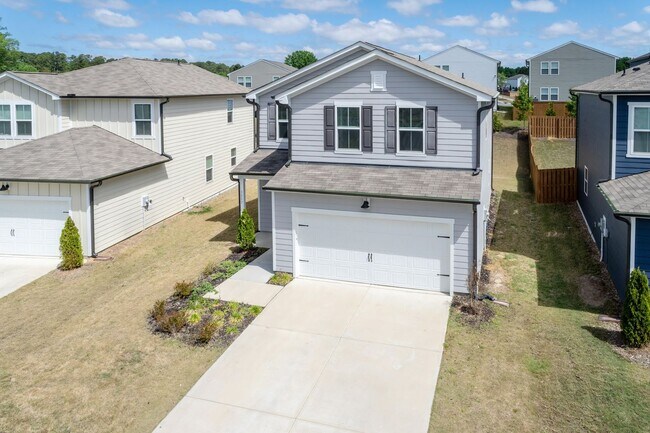 Building Photo - Move In Ready Three Bedroom Home!