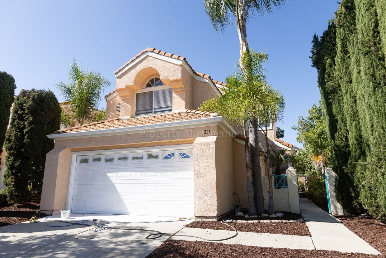Foto principal - Beautiful 4 bed / 3 bath / 1,750 sqft Home...