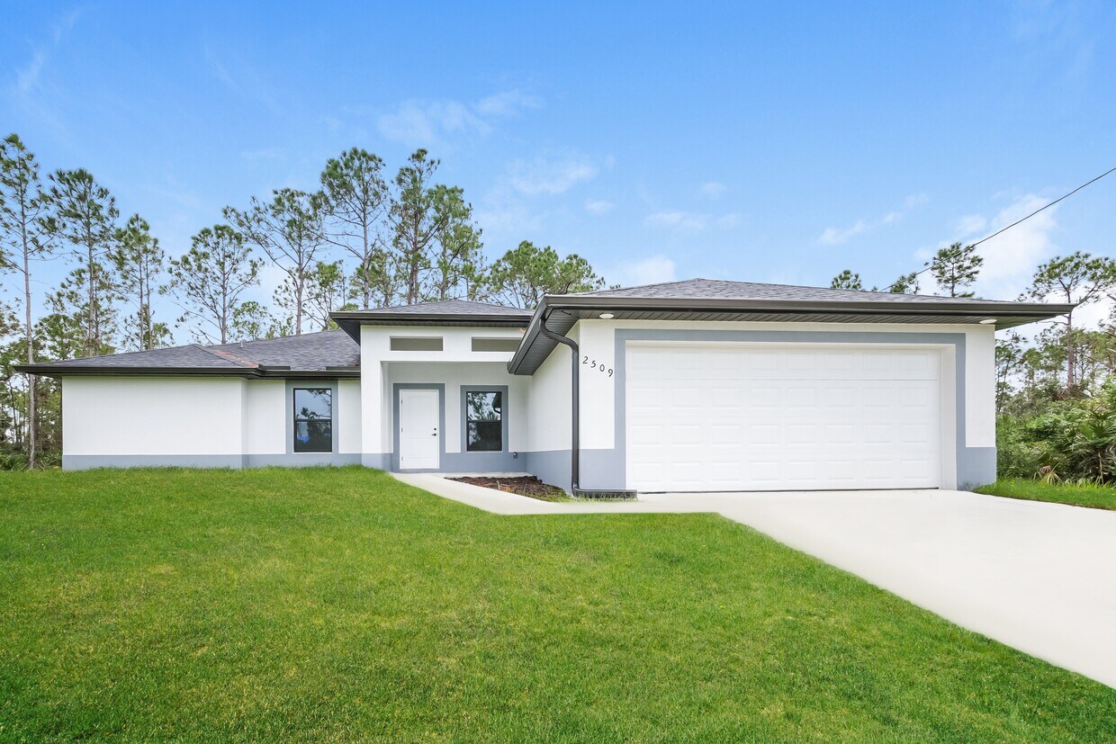 Foto principal - 2509 18th St W