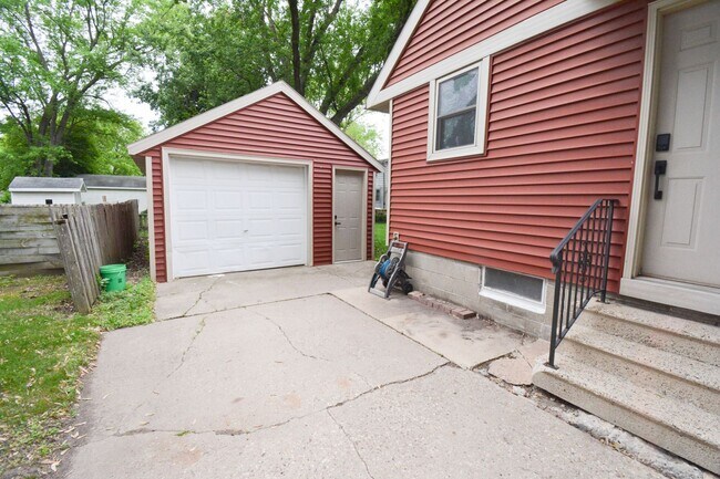 Building Photo - Charming 3-Bedroom 1-Bath Home Available For Rent!
