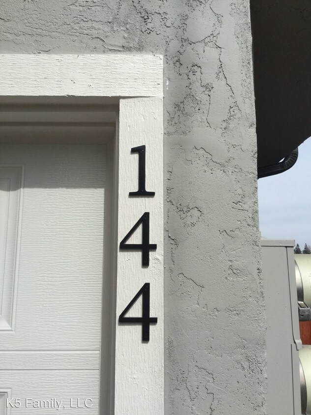 Primary Photo - 144 Frisbie St