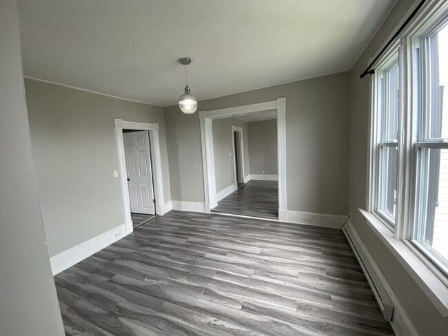 Building Photo - 28 Victoria St W