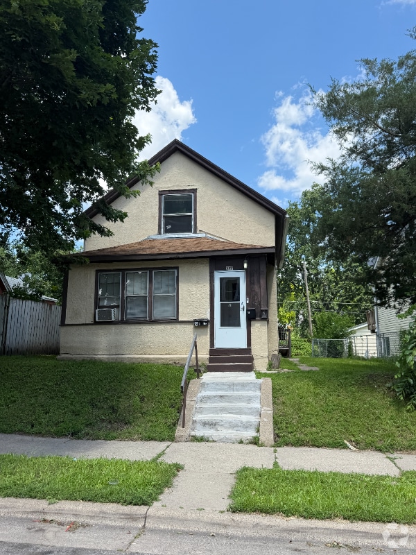 Building Photo - 597 Thomas Ave W