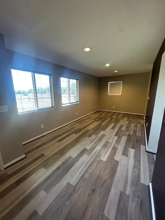 Building Photo - 3 Bedroom, 2 Bath Home in Golden Springs