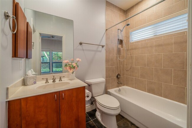 Foto del edificio - 1802 Rosalie St