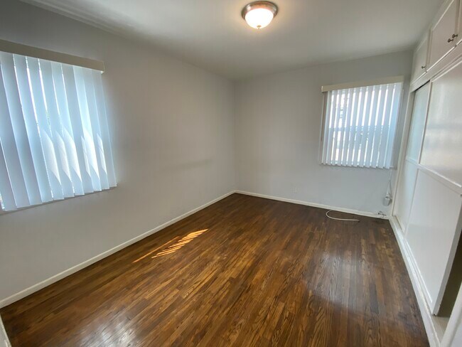 Foto del edificio - 7151 Fountain Ave