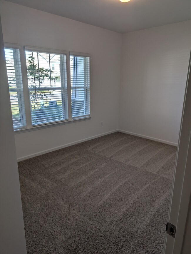 Building Photo - NEW 3bd/3bth Ranch -Golf Course View- OCTO...