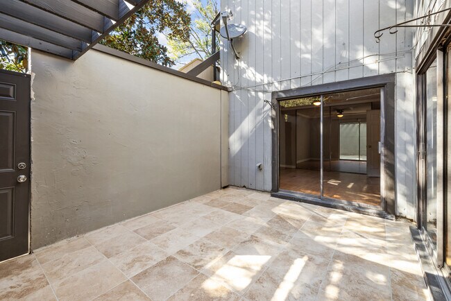 Building Photo - 3350 Altamont S