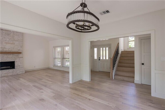 Foto del edificio - 3313 Lookout Ln