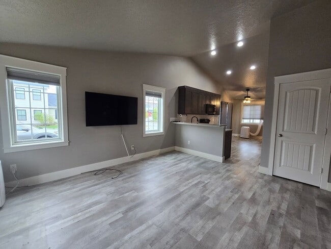 Foto del edificio - 4 bed 2 bath home in Josephine Crossing