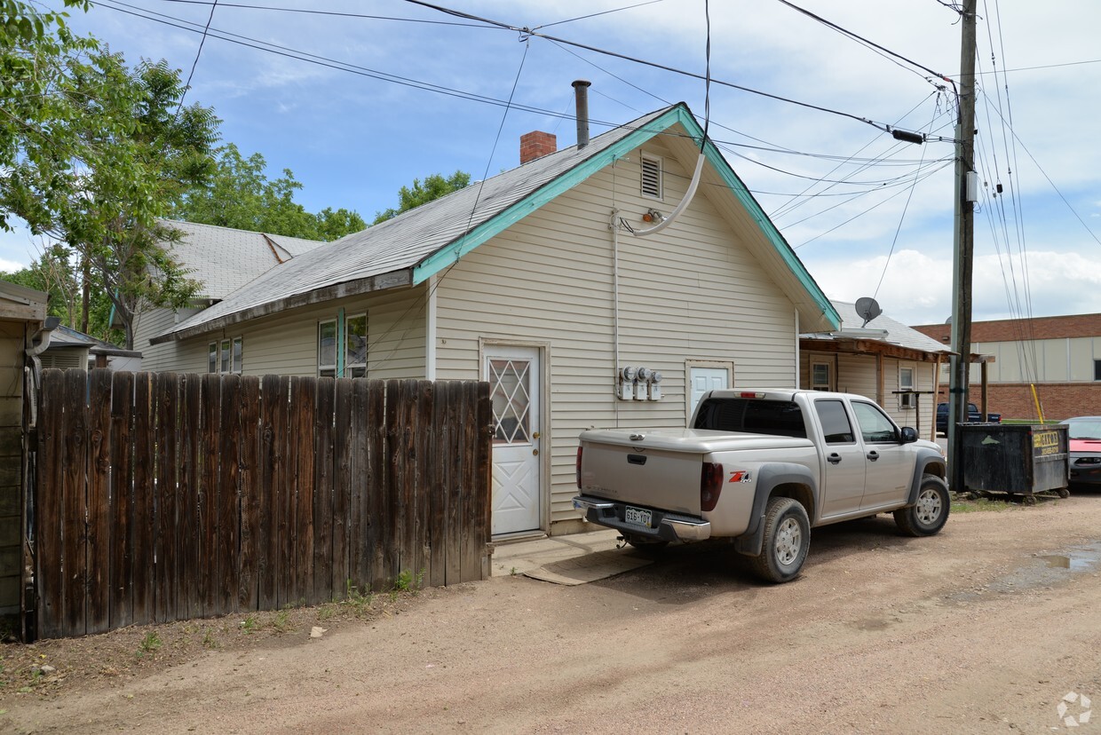 Building Photo - 851-891 E Egbert St