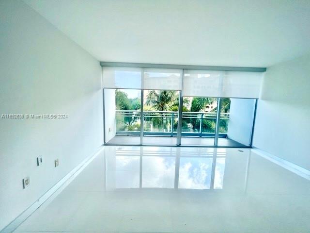 Foto del edificio - 2950 NE 188th St