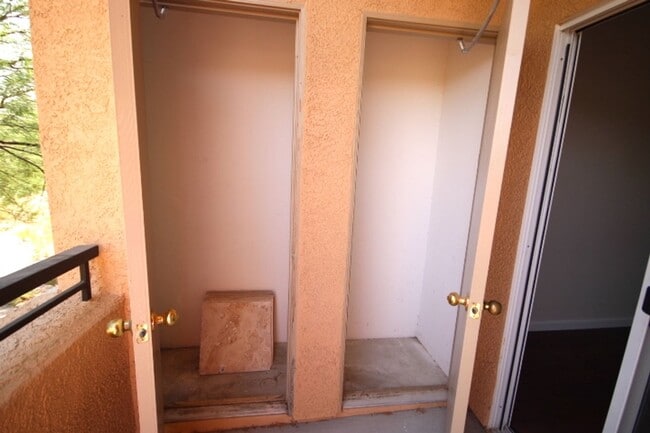 Building Photo - Summerlin’s Finest