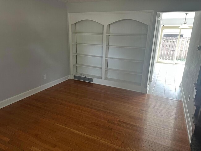 Foto del edificio - 4871 Dierker Rd