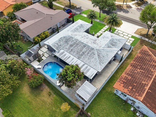 Foto del edificio - 6951 Miami Lakeway S