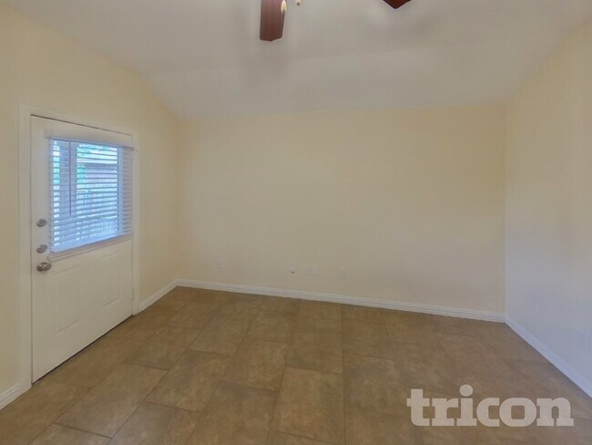 Foto del edificio - 8536 Cherry Bark Ln