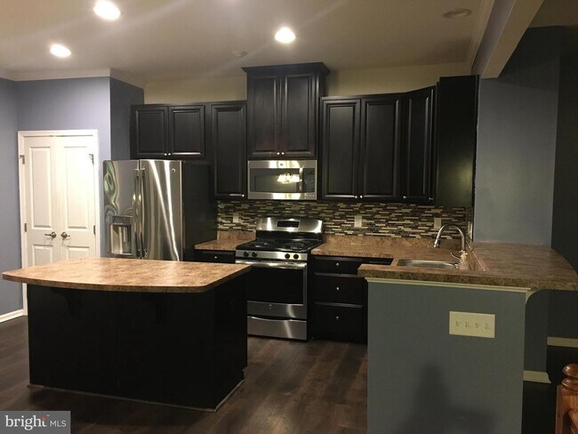 Building Photo - 1220 Carrick Ct