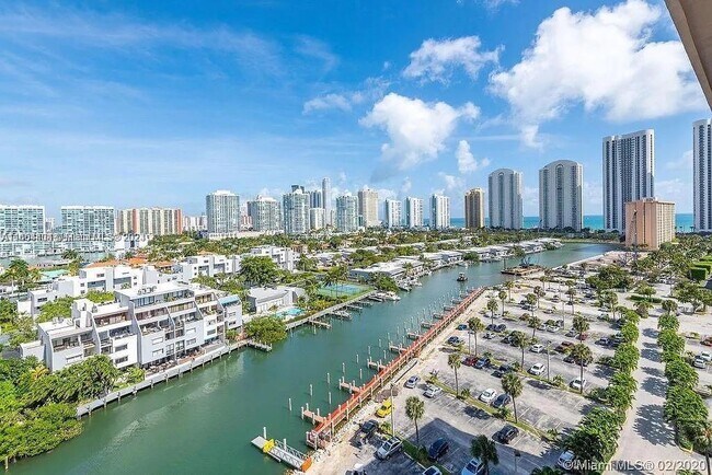 Foto del edificio - 400 Kings Point Dr