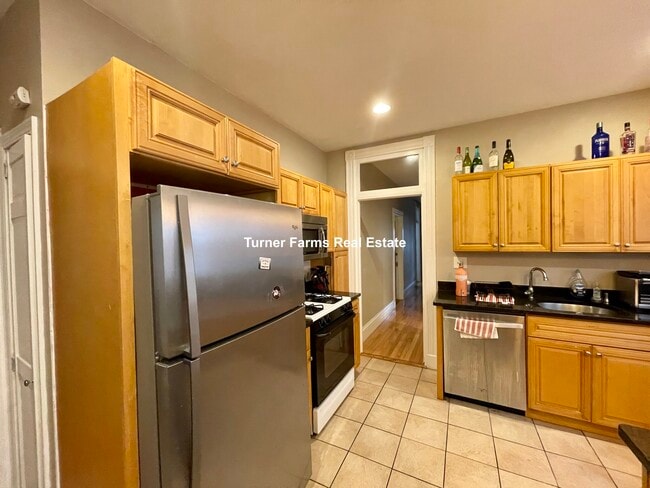 Building Photo - 68 Calumet St