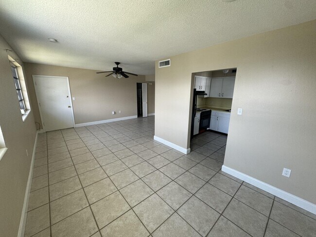 Foto del edificio - 8401 N Atlantic Ave