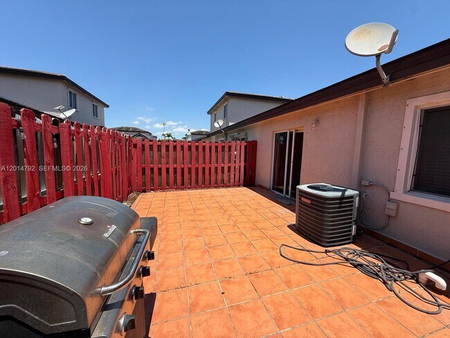 Foto del edificio - 18858 NW 85th Ct
