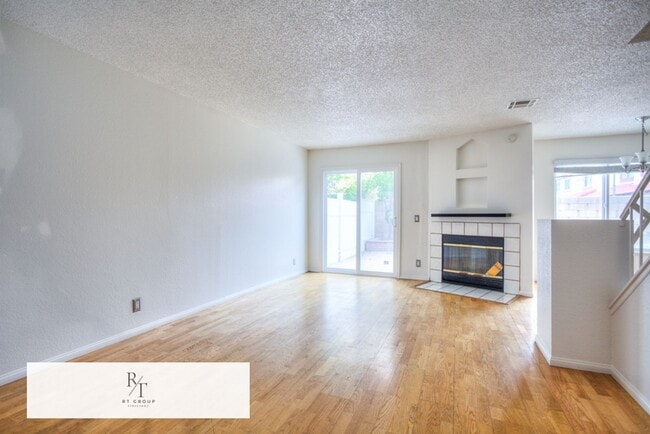 Building Photo - Freshly painted and featuring brand new 2nd-floor flooring 3 Bedrooms, 2.5 Bathroom in Baldwin Park