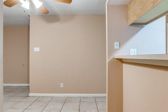 Foto del edificio - 9170 Forest Ln