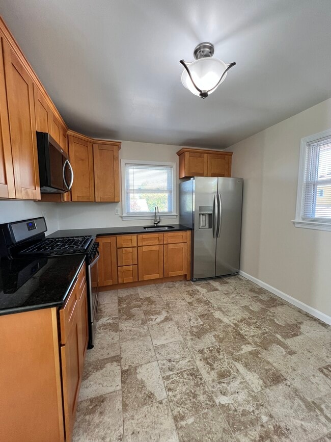 Building Photo - 1575 Lenox Pl