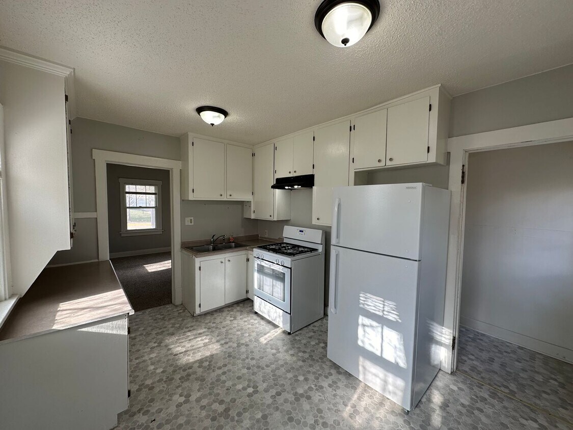 Foto principal - 2 bed, 1 bath home for rent in Waterloo