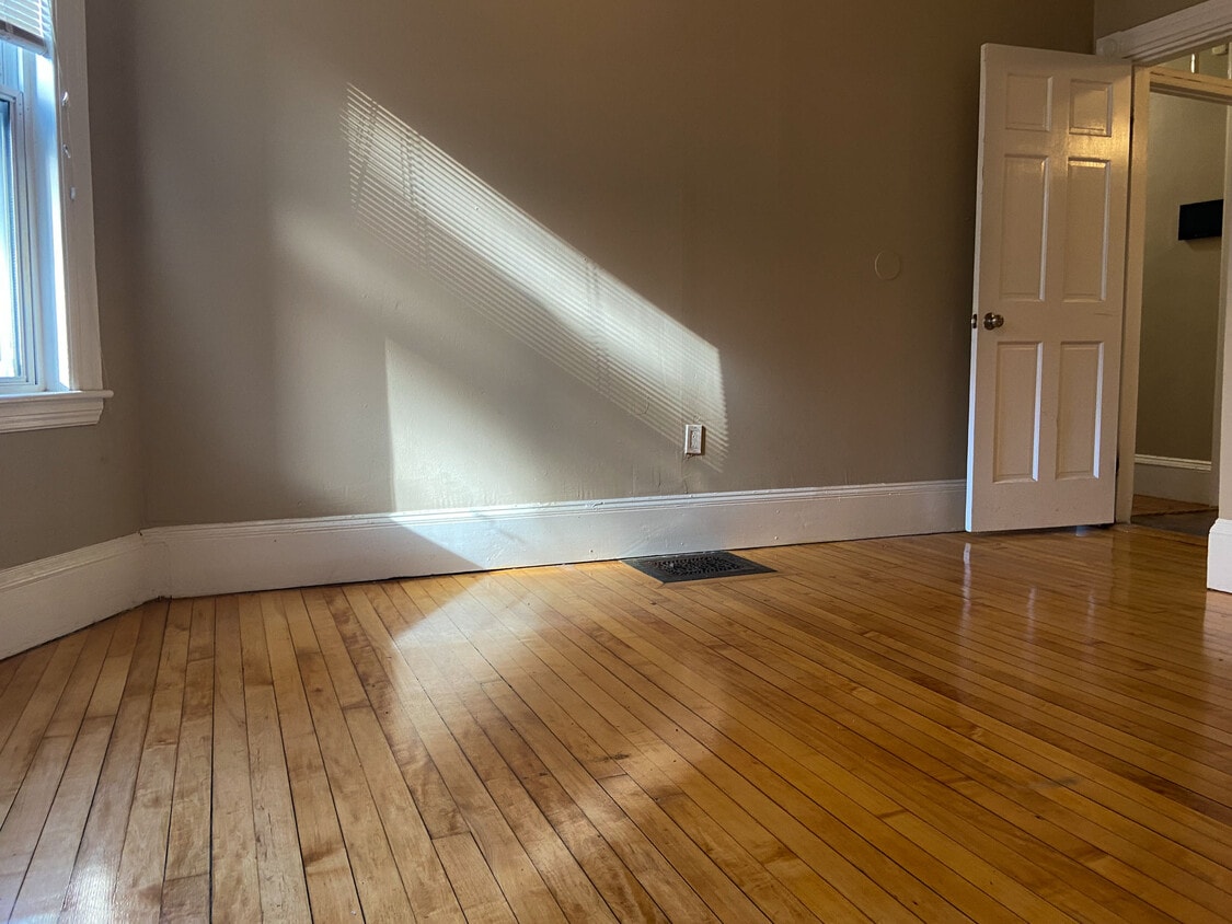 Primary Photo - 1 Parker Hill Ter