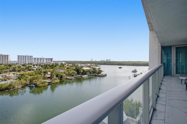 Foto del edificio - 330 Sunny Isles Blvd