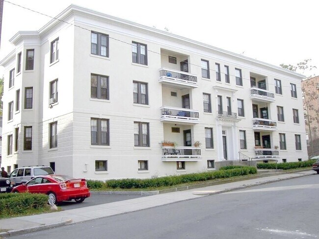 Foto del edificio - 121 Glenville Ave